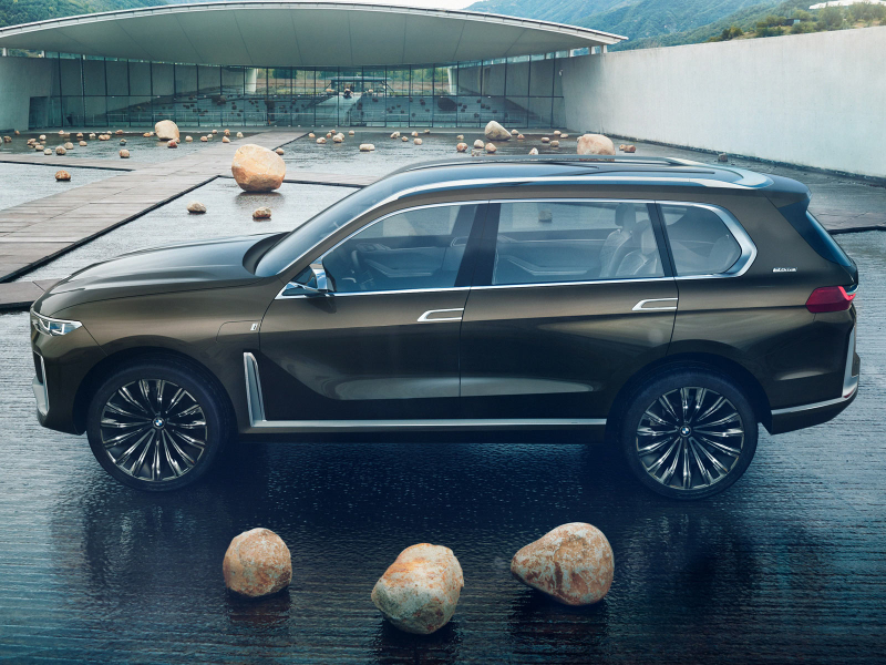 Illustration for article titled Leaked 2018 BMW X7 Pictures Reveal The Kidney Grills Continue To Be A Big Problem